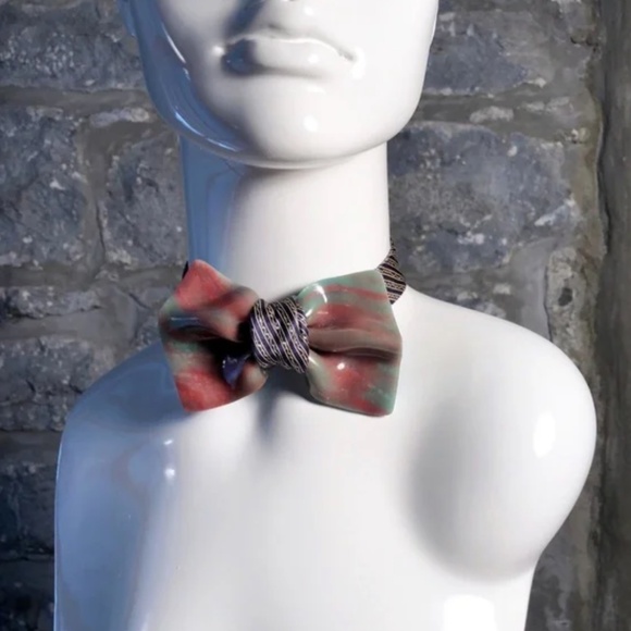 Guillotine Sculpted Bow Tie: Tasha - Picture 3 of 3